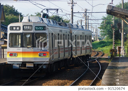 Scenery of Toyama Chiho Railway Main Line 17480 type vehicle (Naka-Kazumi Station) Scenery of Toyama Chiho Railway Main Line 17480 type vehicle (Naka-Kazumi Station) 91520674