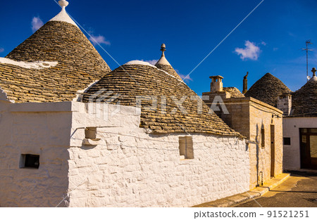 Famous landmark in Alberobello in Italy - the historic Trulli houses 91521251