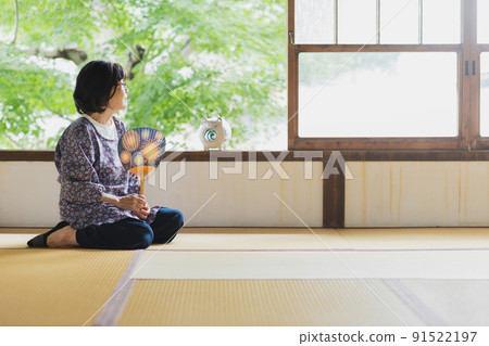Senior woman relaxing in a Japanese-style room Senior woman relaxing in a Japanese-style room 91522197