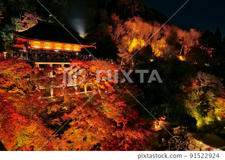Autumn leaves lit up (Kiyomizu-dera 4) Autumn leaves lit up (Kiyomizu-dera 4) 91522924