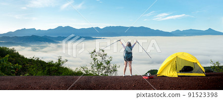 female hiker enjoying on the top of cliff mountian 91523398