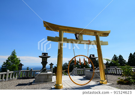 Golden torii <Mt. Akiha> Golden torii <Mt. Akiha> 91524623