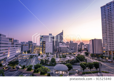 Urban scenery on a sunny evening at the north exit of JR Hamamatsu Station in Hamamatsu City, Shizuoka Prefecture 91525840