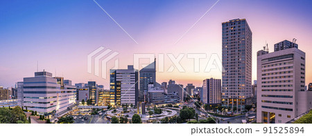 A panoramic view of the city on a sunny evening at the north exit of JR Hamamatsu Station in Hamamatsu City, Shizuoka Prefecture 91525894
