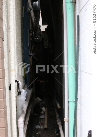 Disturbing alley 91527470
