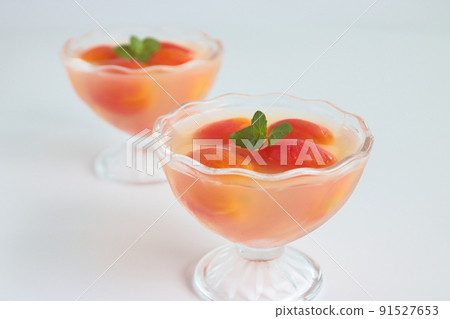 Mini tomato agar jelly with apple juice handmade Mini tomato agar jelly with apple juice handmade 91527653