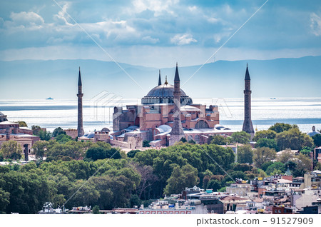 ISTANBUL, TURKEY - OCTOBER 12 ,2021 91527909