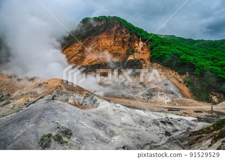 即將升起的北海道登別溫泉地獄谷蒸汽 即將升起的北海道登別溫泉地獄谷蒸汽 91529529