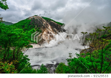 Hokkaido Noboribetsu Onsen Jigokudani Steam that is about to rise 91529533