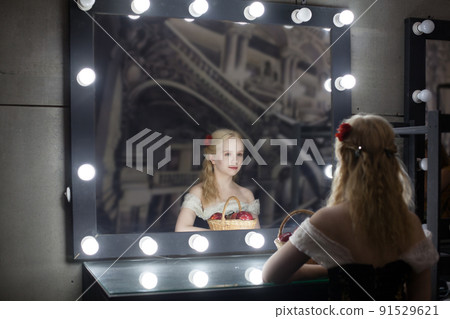 Beautiful woman actress or singer in retro dress in the dressing room before a mirror 91529621