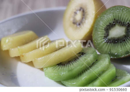 綠色和金色奇異果 91530660