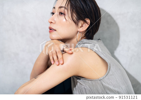 Portrait of a middle-aged woman 91531121