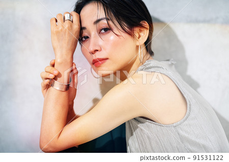 Portrait of a middle-aged woman 91531122