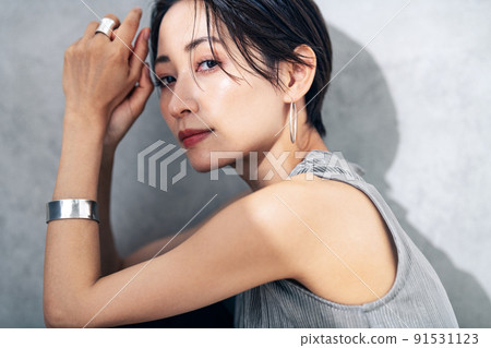 Portrait of a middle-aged woman 91531123