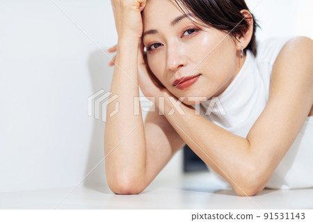 Portrait of a middle-aged woman 91531143