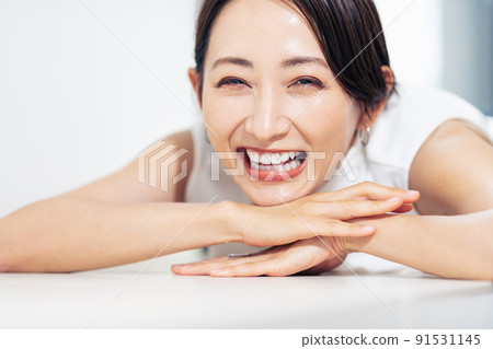 Portrait of a middle-aged woman 91531145