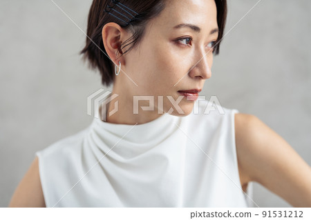 一個中年婦女的肖像 一個中年婦女的肖像 91531212