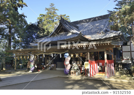 The hall of worship at Daiho Hachimangu under the clear sky 91532550