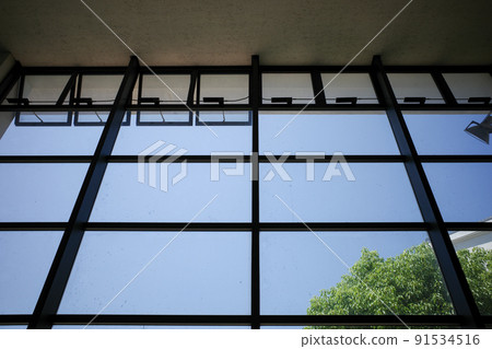 Curtain wall with smoke exhaust window Curtain wall with smoke exhaust window 91534516