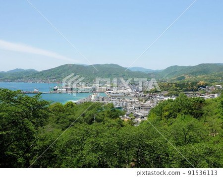The streets of Akizu seen from the observation deck of Shofukujisan Park (Higashi-Hiroshima City, Hiroshima Prefecture) 91536113
