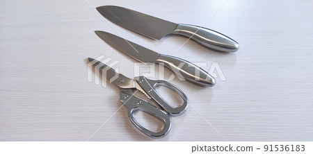 Silver kitchen knife and kitchen shears Silver kitchen knife and kitchen shears 91536183