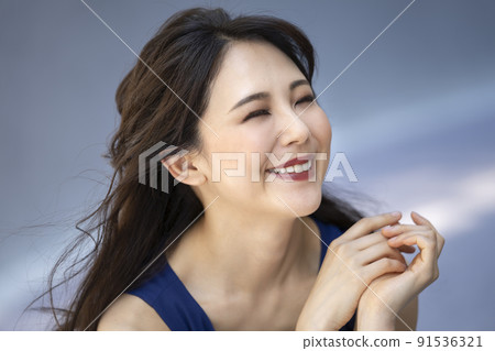 年輕女子美麗形象肖像 年輕女子美麗形象肖像 91536321