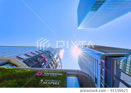 [大阪] 7月·在清新的藍天假期在大阪站前購物 91536625