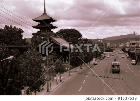1978 When the Kyoto streetcar was abolished Kyoto streetcar and Toji Kyoto Kyoto city record photo 1978 When the Kyoto streetcar was abolished Kyoto streetcar and Toji Kyoto Kyoto city record photo 91537639