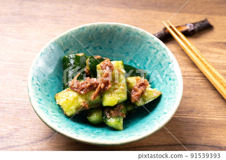 Beat cucumber with plum bonito 91539393