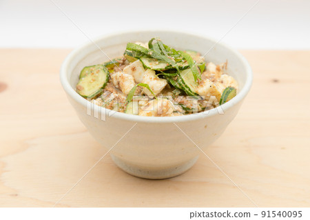 Miyazaki Prefecture's local cuisine Hiyajiru Hiyajiru on a wood table 91540095