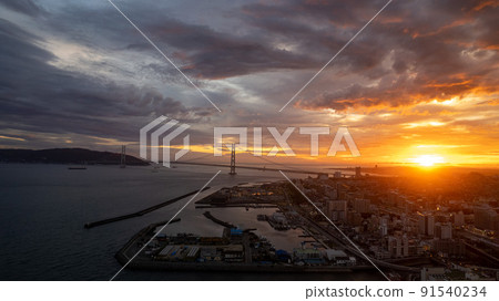 Evening view of Akashi Kaikyo Bridge seen from the sky above Tarumi-ku, Kobe 91540234