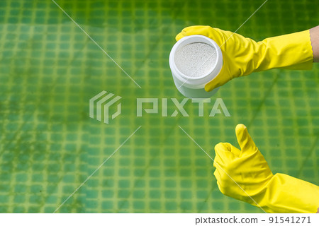 addition of chlorine powder for the pool to remove algae and disinfect water. inflatable swimming pool care concept. 91541271