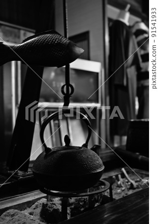 Suspended iron kettle Suspended iron kettle 91541933