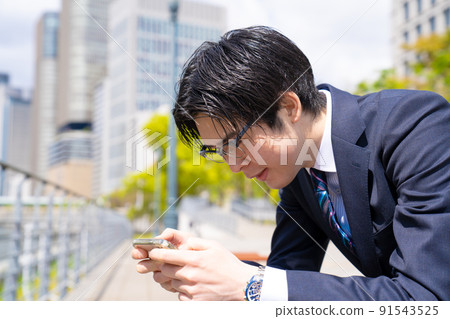 Portrait of a man who is addicted to social games Savory man 91543525