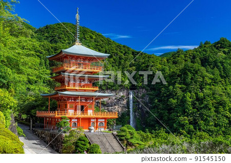 那智青岸渡寺三重塔和那智瀑布 91545150