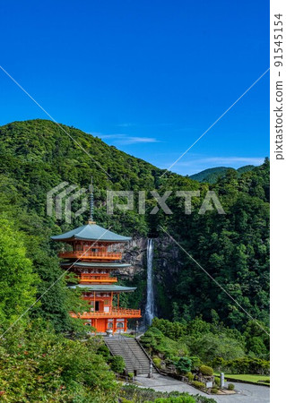 那智青岸渡寺三重塔和那智瀑布 那智青岸渡寺三重塔和那智瀑布 91545154