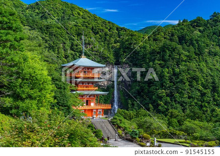 那智青岸渡寺三重塔和那智瀑布 那智青岸渡寺三重塔和那智瀑布 91545155