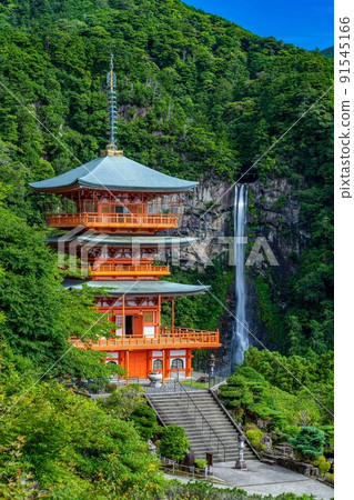 Nachi Aogishi Watari Temple Triple Pagoda and Nachi Falls 91545166