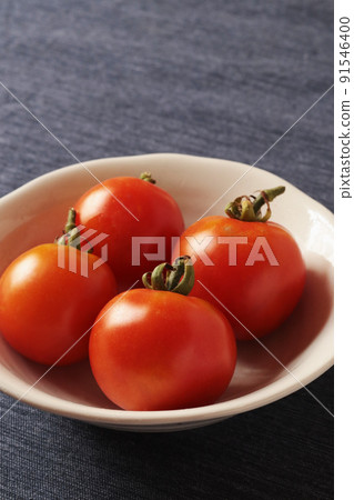 Home-grown medium-sized tomatoes (Frutica) Home-grown medium-sized tomatoes (Frutica) 91546400