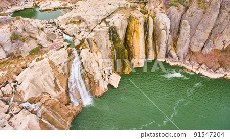 Smaller falls at Shoshone Falls in Idaho during early spring Smaller falls at Shoshone Falls in Idaho during early spring 91547204