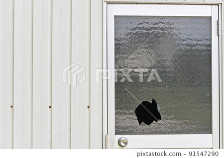 Broken window glass 91547290