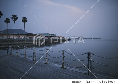 Morning in a small harbor 91551608