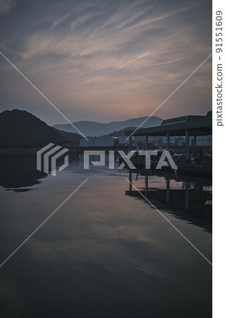 Morning in a small harbor 91551609