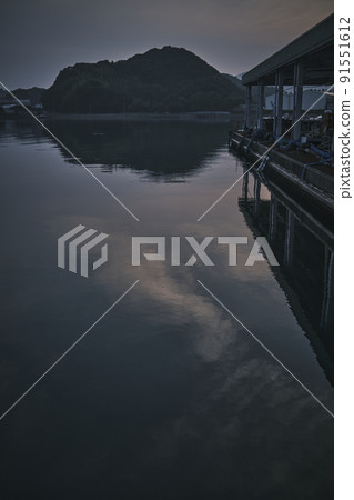 早上在一個小港口 91551612