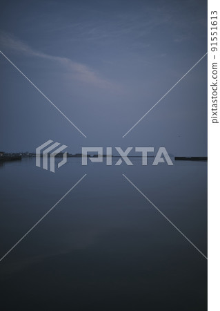 早上在一個小港口 91551613