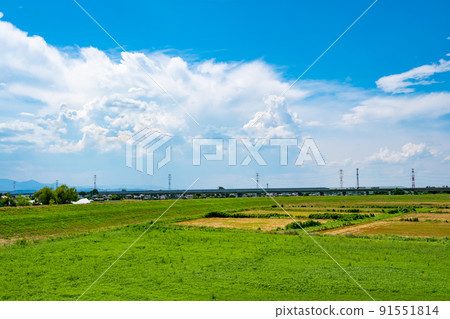 Arakawa Bridge on the central road of the area Riverbed and cumulonimbus clouds after the rainy season and the end of the highway 2022.06 b-1 Vivid 91551814