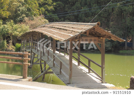Wooden bridge at Yuge Shrine in Ehime Prefecture Wooden bridge at Yuge Shrine in Ehime Prefecture 91551910