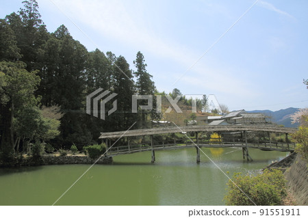Wooden bridge at Yuge Shrine in Ehime Prefecture Wooden bridge at Yuge Shrine in Ehime Prefecture 91551911