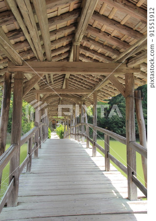 Wooden bridge at Yuge Shrine in Ehime Prefecture Wooden bridge at Yuge Shrine in Ehime Prefecture 91551912