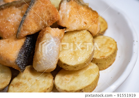 Homemade fish & chips 91551919